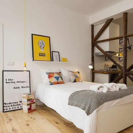 Yellow Modern Baixa Chiado Ar Condicionado ליסבון